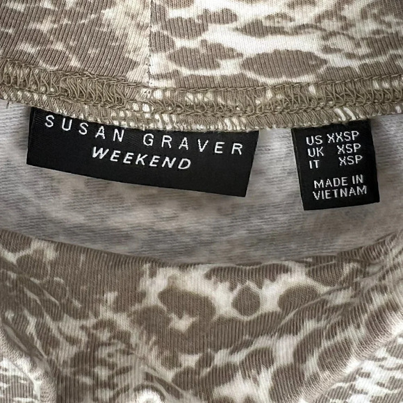 Susan Graver Snake print, side zippers, tan in color, mock turtleneck top XXSP - Picture 7 of 8